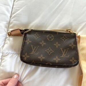 Louis Vuitton Monogram Mini Pochette EUC Authentic